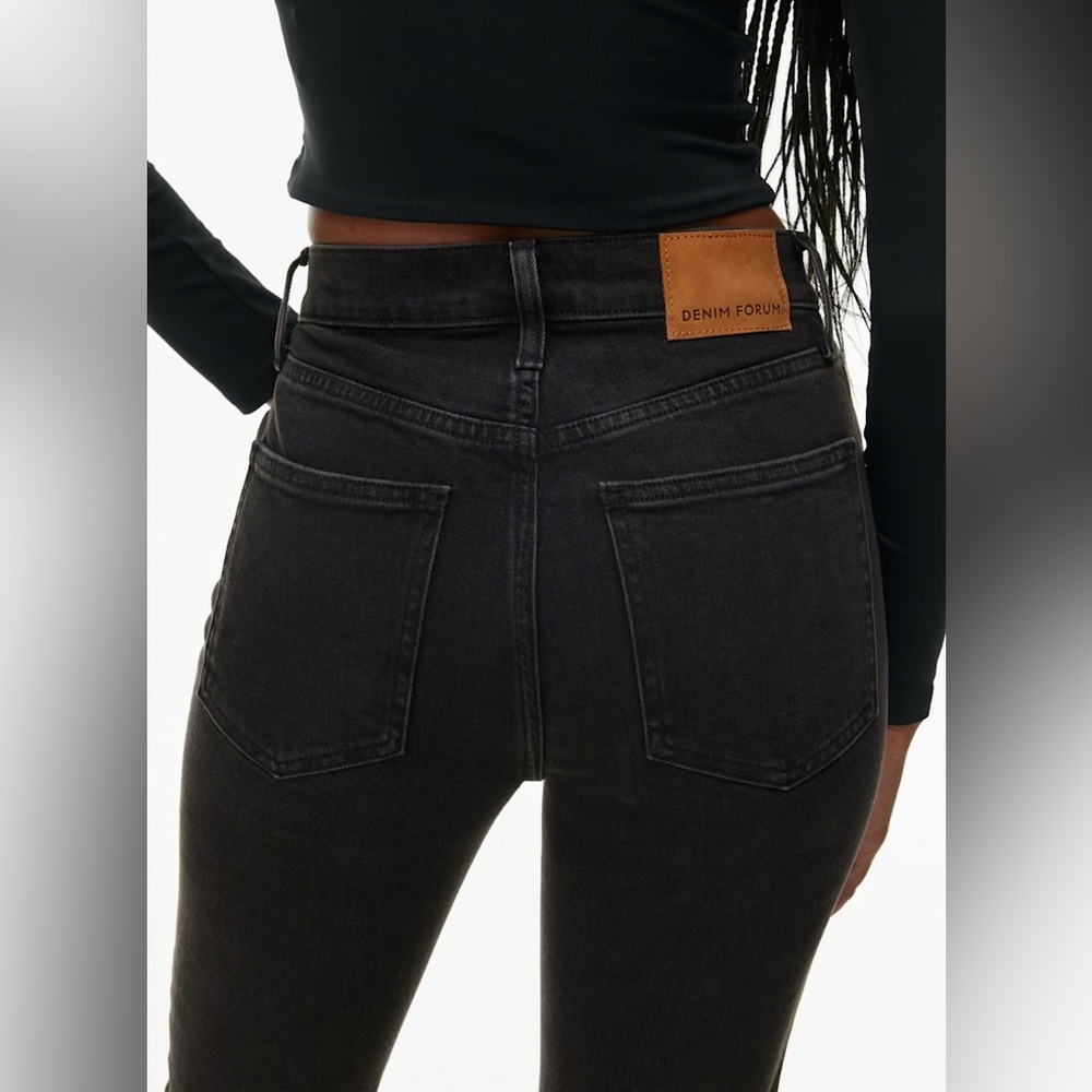 Aritzia Denim Forum The Yoko High Rise Slim 28L | Black Eyeliner - Picture 7 of 15